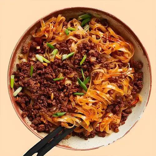 雙麵條與衛星牛肉和奶酪 